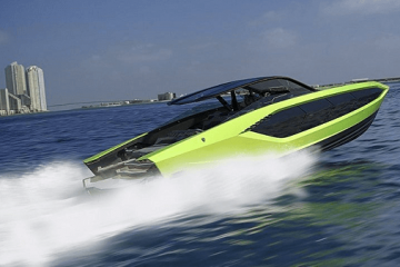 Un Lamborghini en el agua