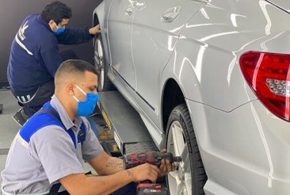 El chequeo de neumáticos antes de salir a la ruta