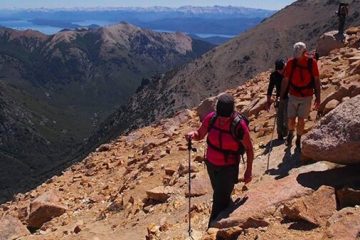 Las mejores rutas de la Patagonia para sumarse a la fiebre del “Fast Hiking” Las mejores rutas de la Patagonia para sumarse a la fiebre del “Fast Hiking”